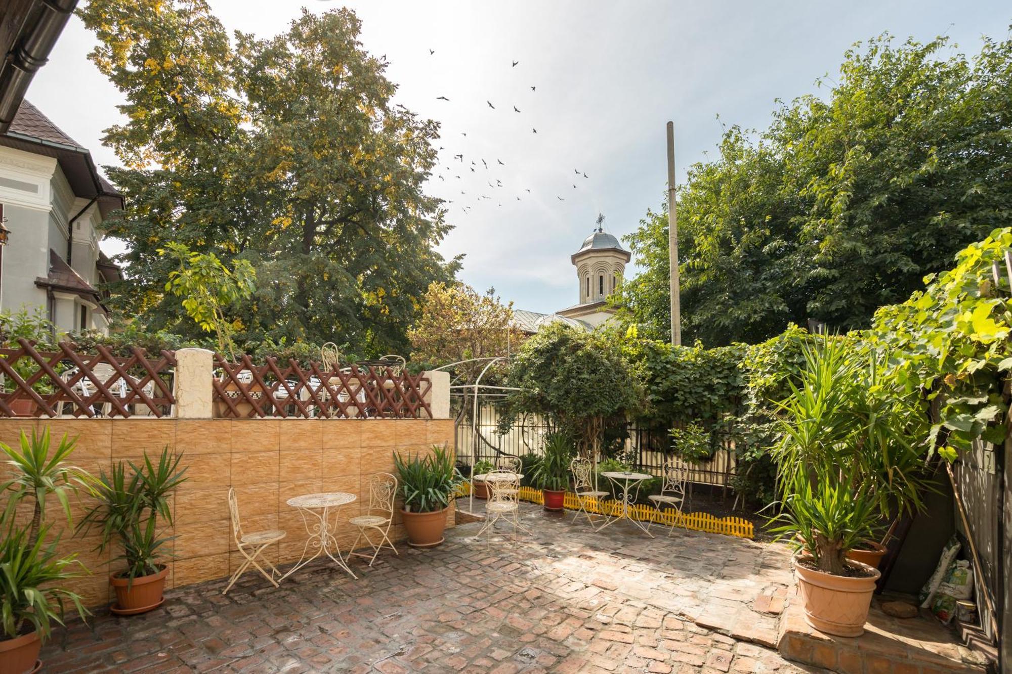 Hotel Flower'S Bucarest Exterior foto