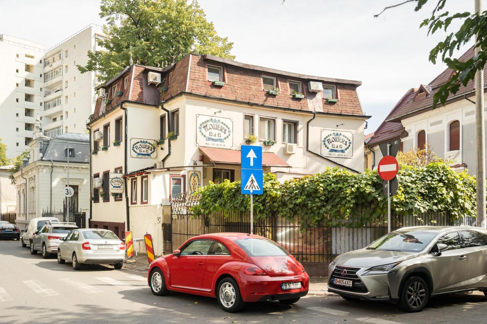 Hotel Flower'S Bucarest Exterior foto