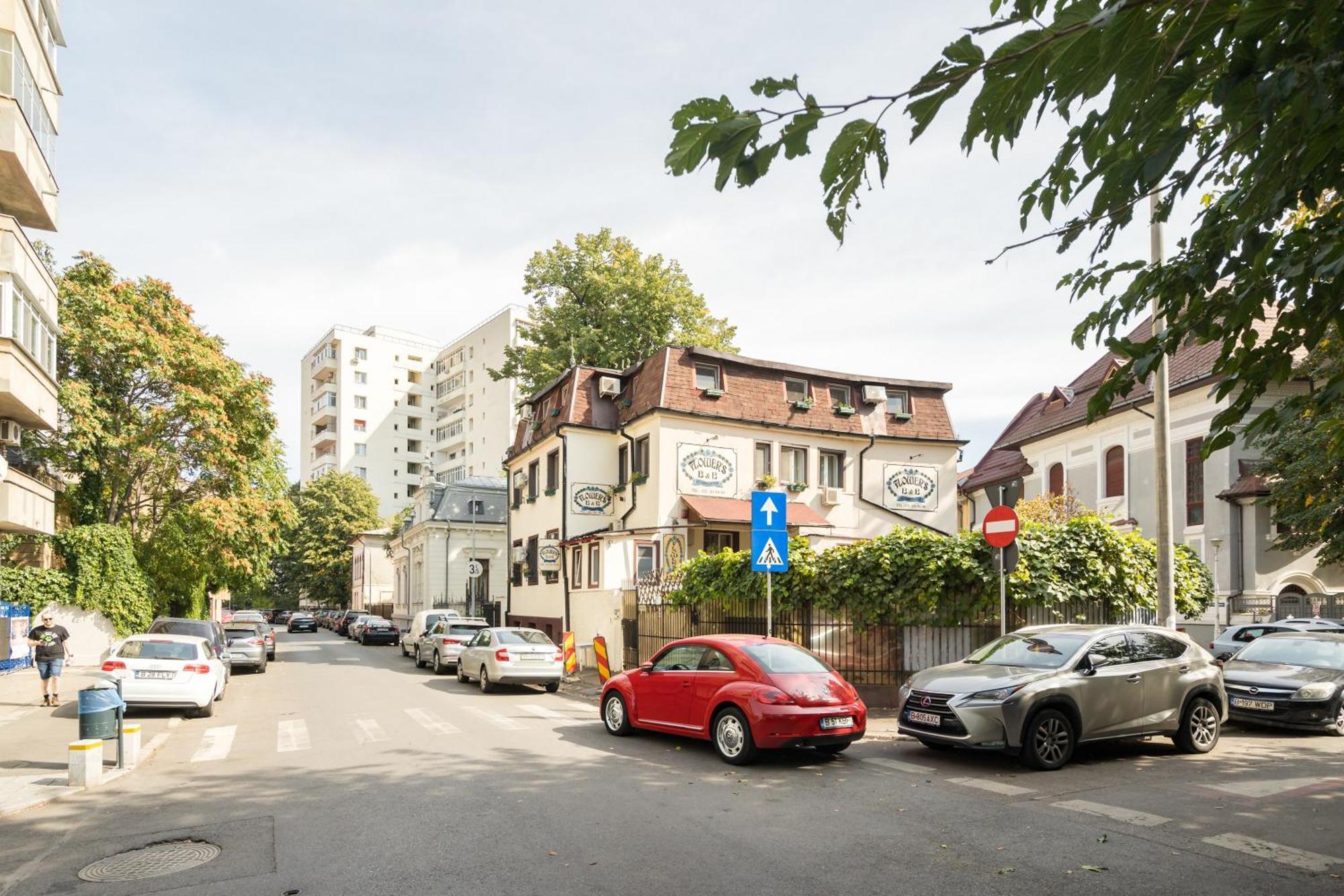 Hotel Flower'S Bucarest Exterior foto